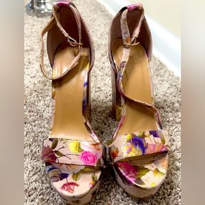 Charlotte Russe I Metallic Nude Pink Heels I Barely Worn I Size 8 I